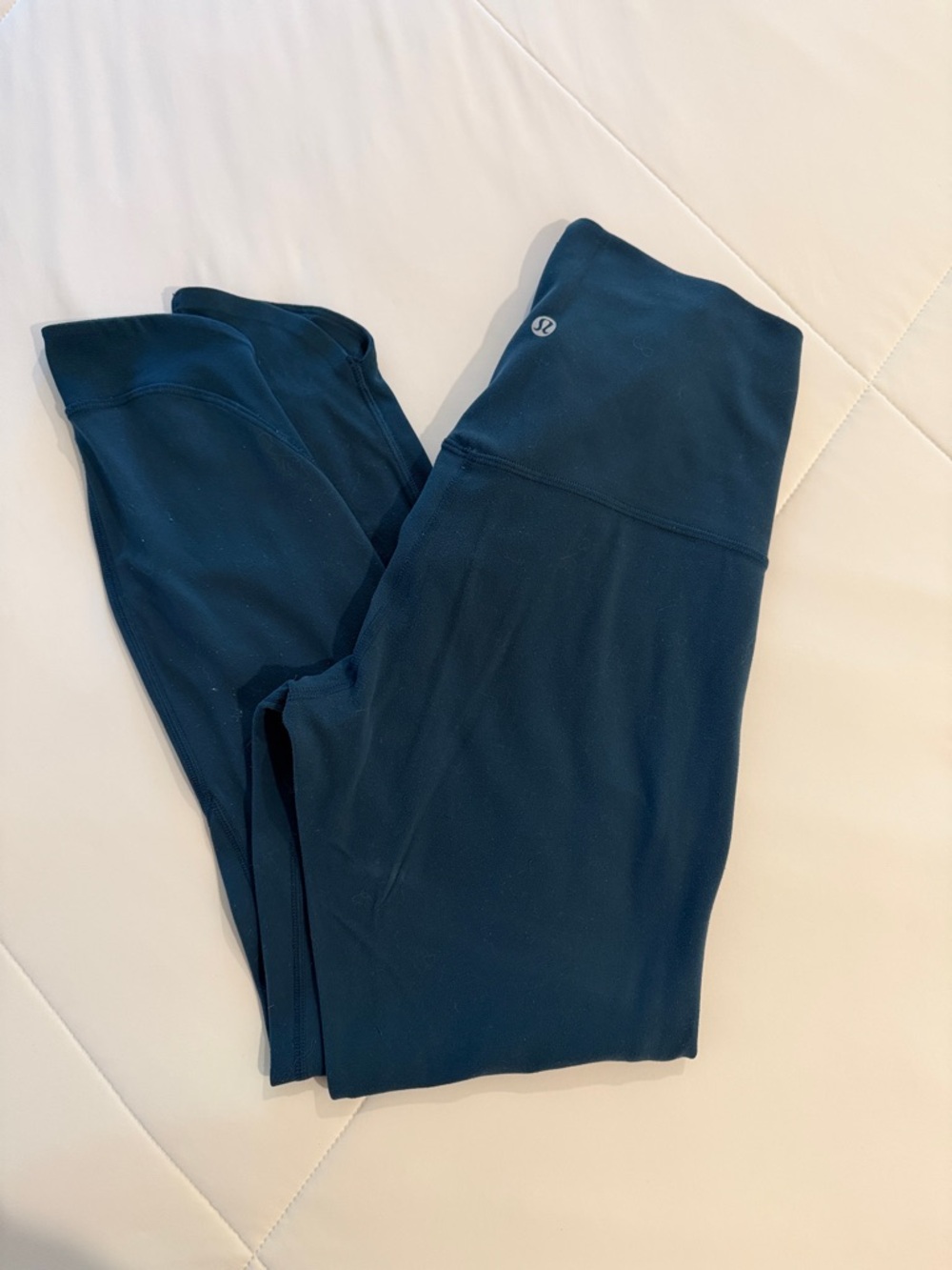 Size 6 Lulu lemon athletica womens leggings 3/4 length